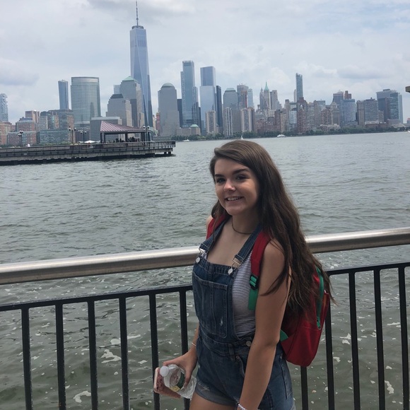 Meet your Posher, Eliza - Picture 3 of 4